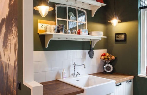 Schoonloo House | Modern country-style bungalow with hot tub. Pets allowed.