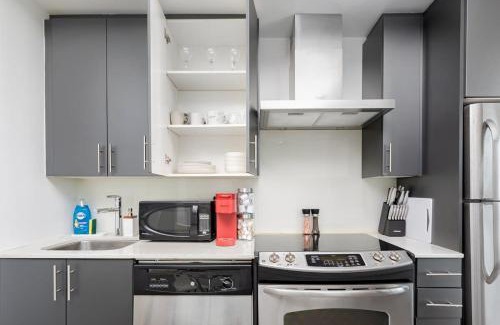 Humber Bay Apartment | Modern Cozy 1BR Condo Near Toronto's Lakefront