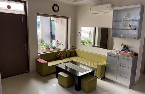 South West Apartment | Modern&Cozy Apartment| Private entrance| Furnished