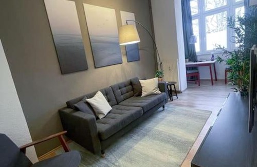 Ostviertel Apartment | Modern Cozy apt. -with 2 TV, Netflix and work desk