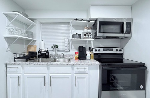 Logan Square Apartment | Modern + Cozy Chicago stay w/garage parking & 20min to downtown
