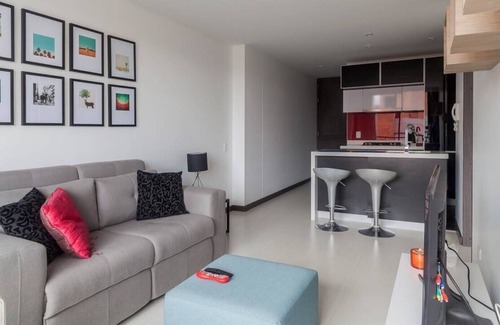 Suba House | Modern, cozy, Gym/close to Parks and Commerce