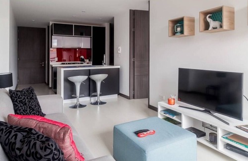 Suba House | Modern, cozy, Gym/close to Parks and Commerce