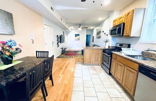Passyunk Square Apartment | Modern Cozy Huge Balcony in Heart of Passyunk