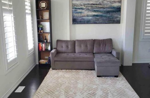 Lindsay Villa | Modern & Cozy Kawartha Getaway