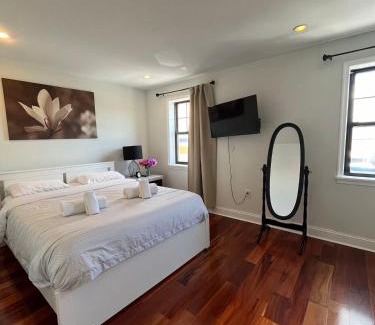 Passyunk Square Apartment | Modern Cozy Unit Near Geno's & Pat's