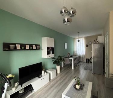 Sofia Apartment | Modern, Cute and Comfy Apartment - FREE PRIVATE PARKING