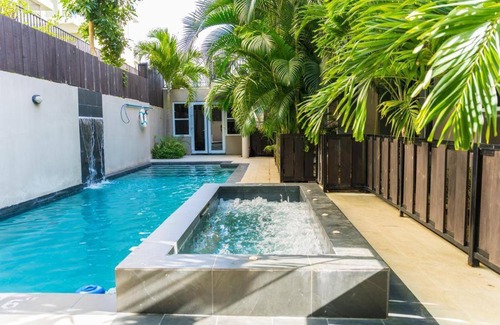 Barbican Apartment | Modern-Day Luxury Penthouse, 2 Bedrooms with a Pool & Gym