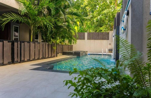 Barbican Apartment | Modern-Day Luxury Penthouse, 2 Bedrooms with a Pool & Gym