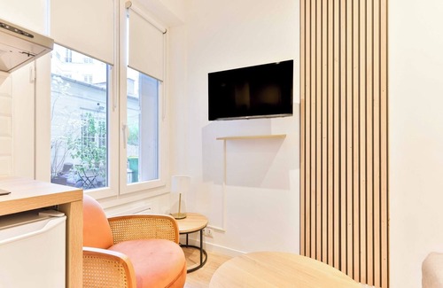 Quartier du Faubourg-Montmartre Apartment | Modern deluxe studio in the heart of Paris