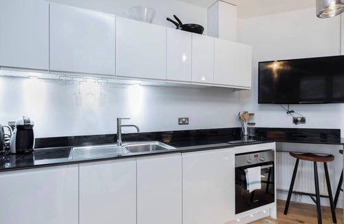 Notting Dale Apartment | Modern & Designed 2 bed apt w/terrace Notting Hill