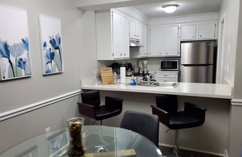 Tougaloo House | Modern Designer Townhouse | Ideal for Long Term Executive Stays