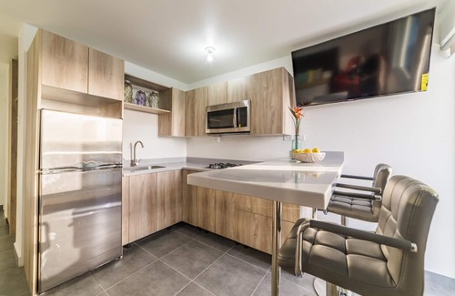 Kamay Apartment | Modern Double Apt - 5mins to Beaches w/Pool View