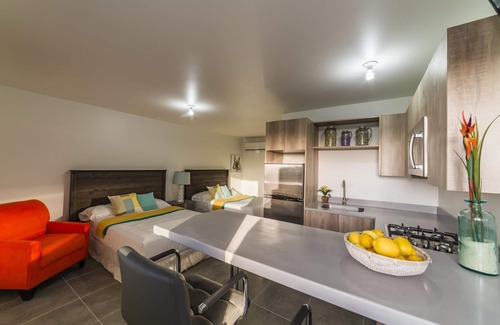 Kamay Apartment | Modern Double Apt - 5mins to Beaches w/Pool View
