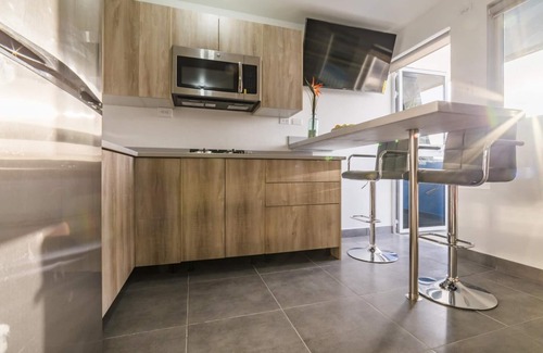 Kamay Apartment | Modern Double Apt - 5mins to Beaches w/Pool View