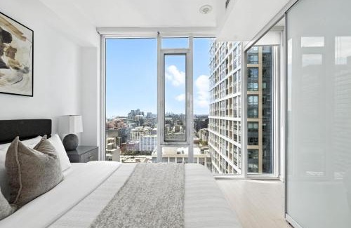 Downtown Toronto Apartment | Modern Downtown Retreat - Sleek Patio Oasis
