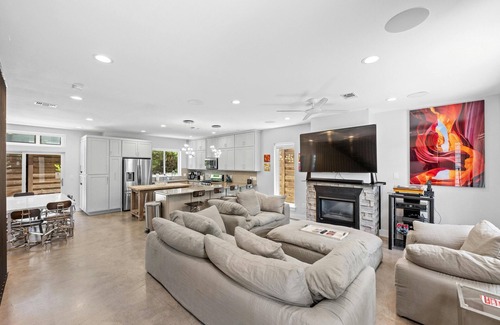 Blackshear-Prospect Hill House | Modern Eastside Home + Rooftop Deck - Valerie!
