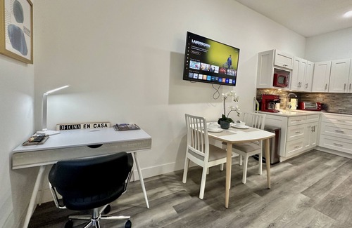 Sunrise Lakes Apartment | Modern efficiency ~ Close to Disney