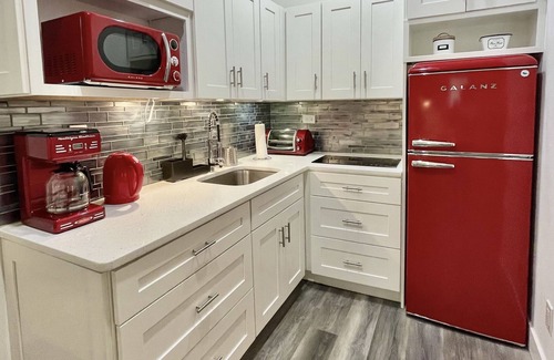 Sunrise Lakes Apartment | Modern efficiency ~ Close to Disney
