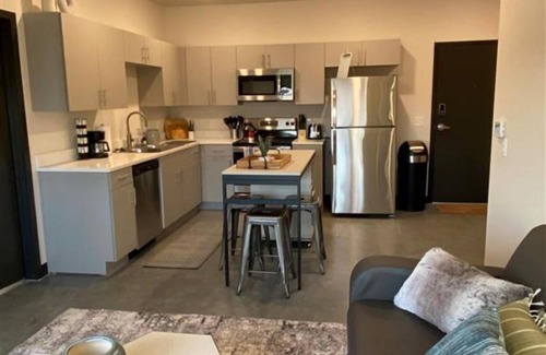 Downtown Lincoln Condo | Modern Elegance: 3BR Condo in Lincoln