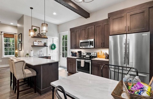 Lexington House | Modern & Elegant Carriage House at Historic Warsaw