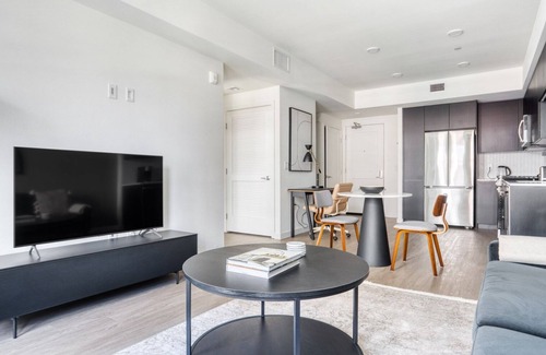 Emeryville Apartment | Modern Emeryville 1BR w/Pool, Gym & W/D, walk to Safeway, by Blueground