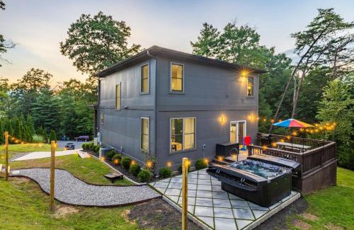 Asheville House | Modern Escape by Avanstay Views 10min to Town