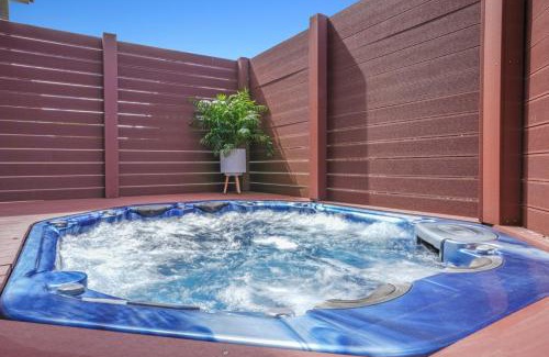 Shell Cove House | Modern Executive Ocean View Oasis Shell Cove Mansion 5 Minutes to Beach Sleeps 16