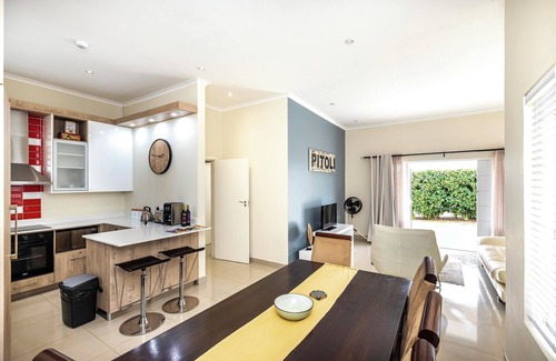 Beacon Bay Villa | Modern Executive Unit