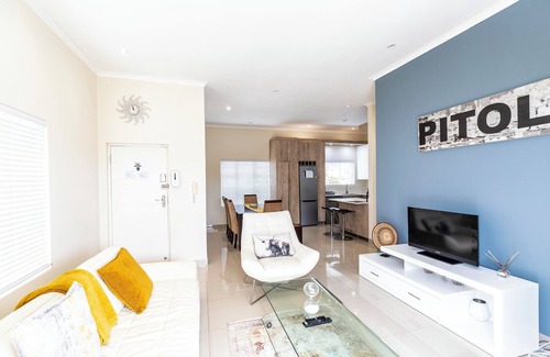Beacon Bay Villa | Modern Executive Unit