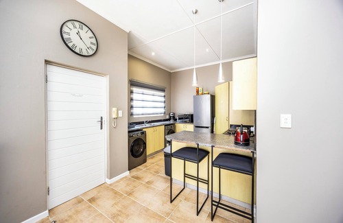 Beacon Bay Villa | Modern Executive Unit