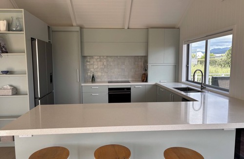 Pauanui House | Modern family beach house