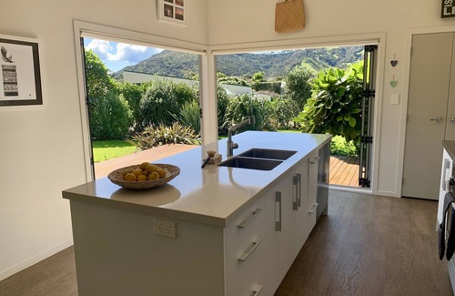Kuaotunu House | Modern, Family Friendly Beach Bach - Kuaotunu (BYO LINEN)