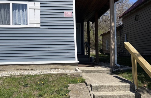 Wabash Apartment | Modern Farmhouse 3 Bed, 2 Bath Apartment, Sleeps 7, Lots of Space, Downtown