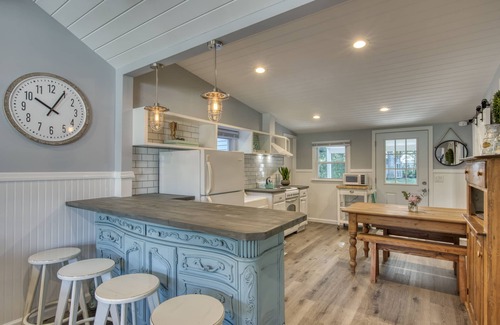 Mattituck House | Modern Farmhouse Steps to Beach and Love Lane
