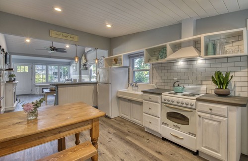 Mattituck House | Modern Farmhouse Steps to Beach and Love Lane