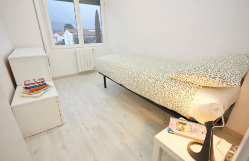 Castello d'Aviano Apartment | Modern flat per 6 Aviano AC Parking