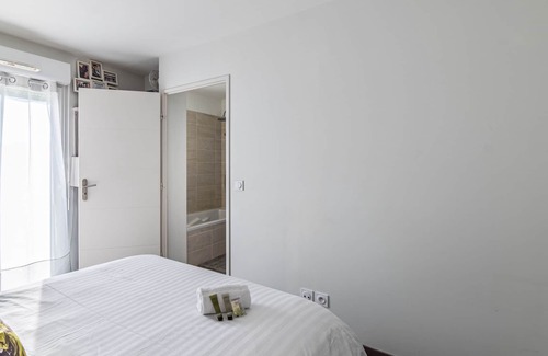 Vaulx En Velin Village Apartment | Modern flat with garden at Lyon doors - Welkeys