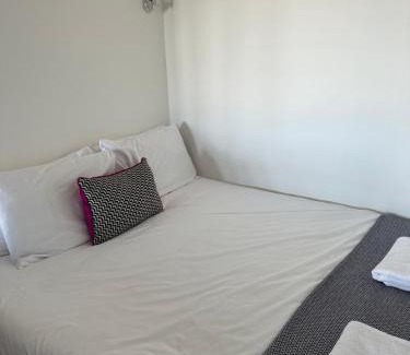 Old Town Apartment | Modern flat with Nice Views by the Royal Mile