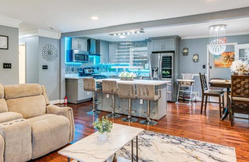 Oxon Hill-Glassmanor Apartment | Modern Fort Washington Apt 14 Mi to National Mall