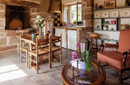 Saint-Bonnet-la-Riviere House | Modern holiday home with swimming pool