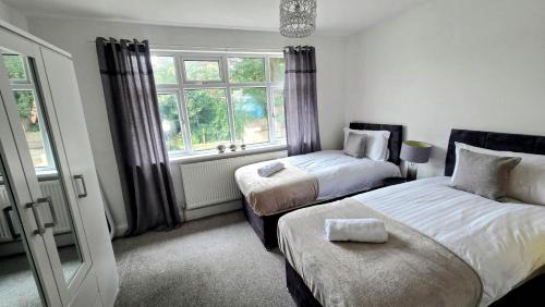 Wolverhampton House | Modern & Fully Equipped Home - Ideal for Long-Term Stays