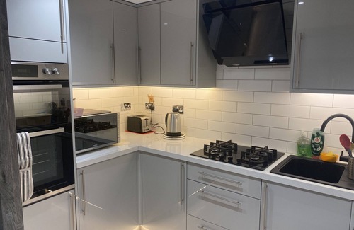 Sutton Coldfield Apartment | Modern fully independent studio on golf-course.