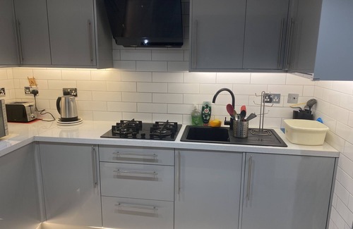 Sutton Coldfield Apartment | Modern fully independent studio on golf-course.