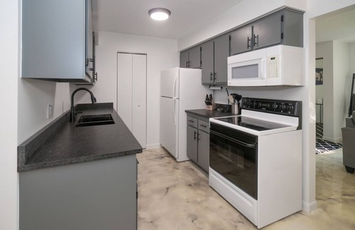 St. Clair Condo | Modern Furnished Condo-St.Clair