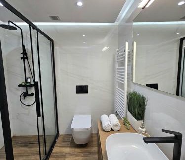 Voula Apartment | Modern Garden View Apt in Voula, Athens - Luxe