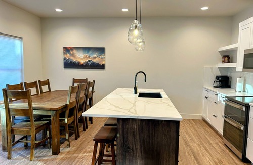 Driggs House | Modern Gem 2 Kings Bunks Hot Tub Walkable to Driggs Mountain Views