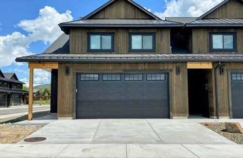 Driggs House | Modern Gem 2 Kings Bunks Hot Tub Walkable to Driggs Mountain Views