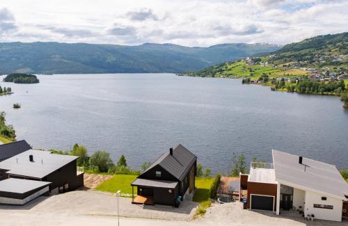 Hafslo Apartment | Modern gem at Hafslovatnet