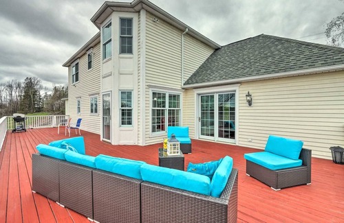 Goshen House | Modern Goshen House w/Deck, Backyard & Views